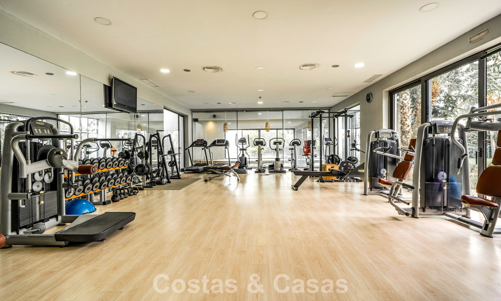 Instapklare, contemporaine luxevilla te koop aan de golfbaan op de New Golden Mile, Marbella - Estepona 785186