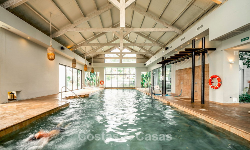 Instapklare, contemporaine luxevilla te koop aan de golfbaan op de New Golden Mile, Marbella - Estepona 785188