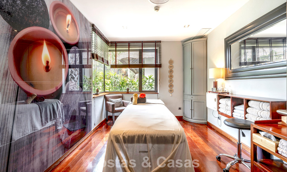 Instapklare, contemporaine luxevilla te koop aan de golfbaan op de New Golden Mile, Marbella - Estepona 785195