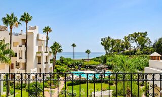 Luxe appartement met zeezicht te koop in een exclusief strandcomplex op de New Golden Mile tussen Marbella en Estepona 785248 
