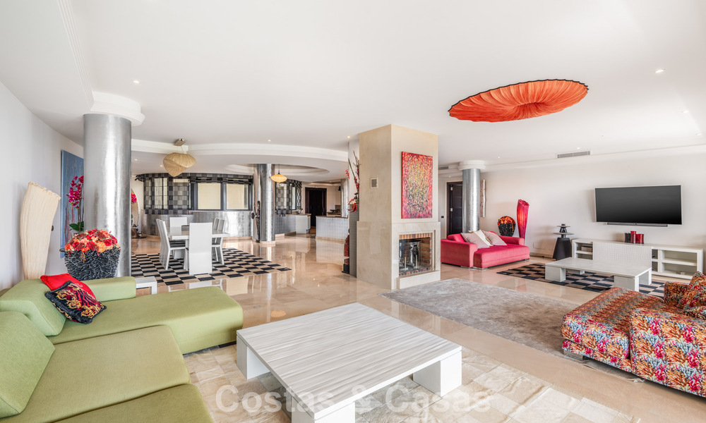 Ruim 3-slaapkamer appartement te koop in een high-end strandcomplex in Puerto Banus, Marbella 785197