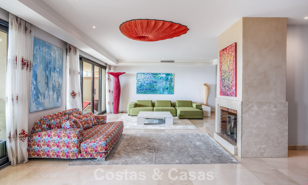 Ruim 3-slaapkamer appartement te koop in een high-end strandcomplex in Puerto Banus, Marbella 785199