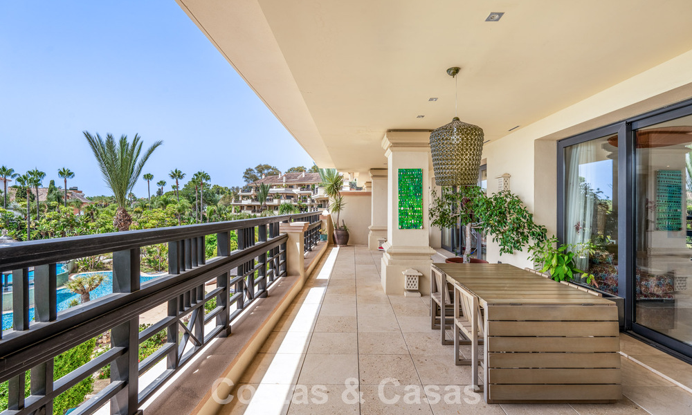 Ruim 3-slaapkamer appartement te koop in een high-end strandcomplex in Puerto Banus, Marbella 785201