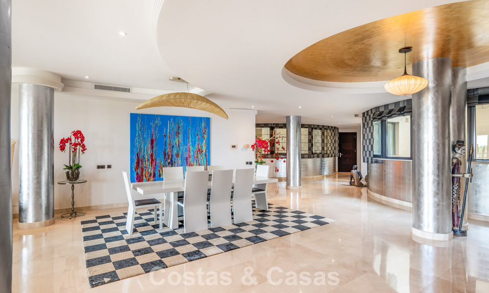 Ruim 3-slaapkamer appartement te koop in een high-end strandcomplex in Puerto Banus, Marbella 785203
