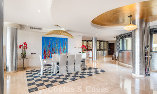 Ruim 3-slaapkamer appartement te koop in een high-end strandcomplex in Puerto Banus, Marbella 785203 