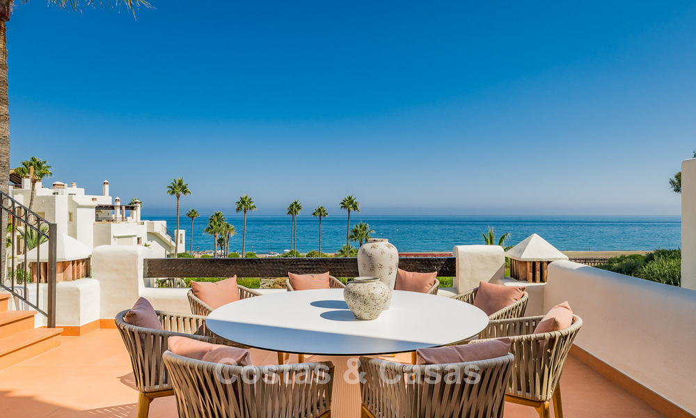 Gerenoveerd penthouse met zeezicht te koop aan het strand op de New Golden Mile tussen Marbella en Estepona 785271