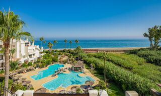 Gerenoveerd penthouse met zeezicht te koop aan het strand op de New Golden Mile tussen Marbella en Estepona 785274 