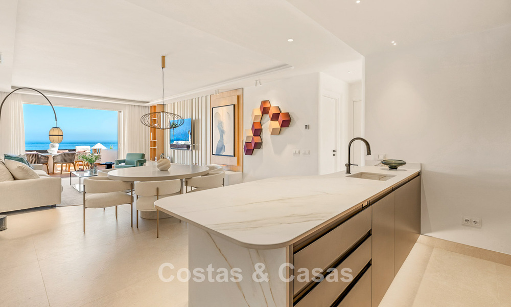 Gerenoveerd penthouse met zeezicht te koop aan het strand op de New Golden Mile tussen Marbella en Estepona 785280
