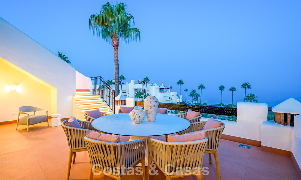 Gerenoveerd penthouse met zeezicht te koop aan het strand op de New Golden Mile tussen Marbella en Estepona 785285