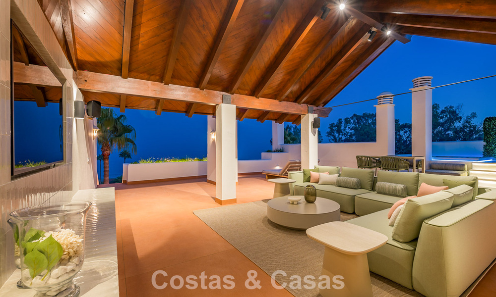 Gerenoveerd penthouse met zeezicht te koop aan het strand op de New Golden Mile tussen Marbella en Estepona 785287