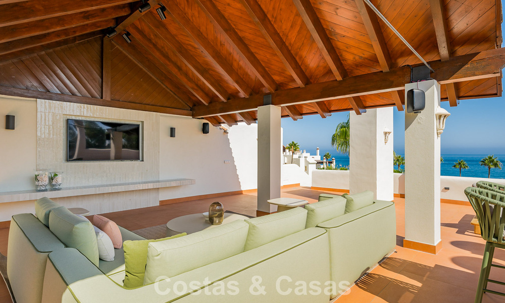 Gerenoveerd penthouse met zeezicht te koop aan het strand op de New Golden Mile tussen Marbella en Estepona 785295