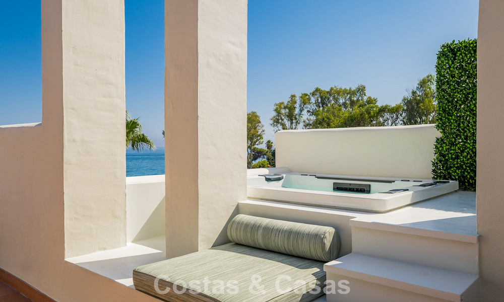 Gerenoveerd penthouse met zeezicht te koop aan het strand op de New Golden Mile tussen Marbella en Estepona 785298