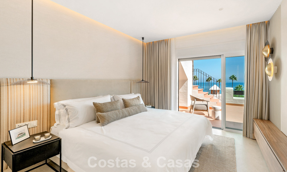 Gerenoveerd penthouse met zeezicht te koop aan het strand op de New Golden Mile tussen Marbella en Estepona 785306