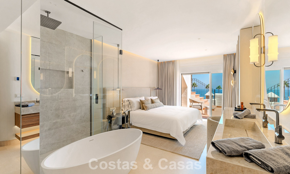 Gerenoveerd penthouse met zeezicht te koop aan het strand op de New Golden Mile tussen Marbella en Estepona 785307
