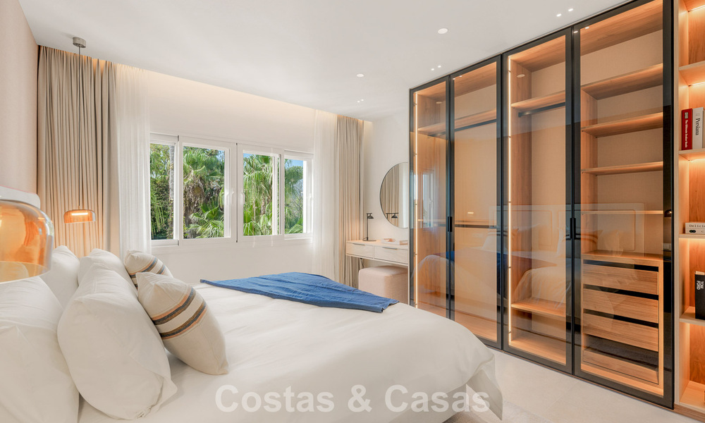 Gerenoveerd penthouse met zeezicht te koop aan het strand op de New Golden Mile tussen Marbella en Estepona 785309