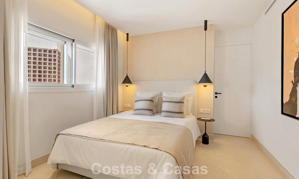 Gerenoveerd penthouse met zeezicht te koop aan het strand op de New Golden Mile tussen Marbella en Estepona 785311