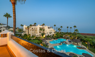 Gerenoveerd penthouse met zeezicht te koop aan het strand op de New Golden Mile tussen Marbella en Estepona 785312 