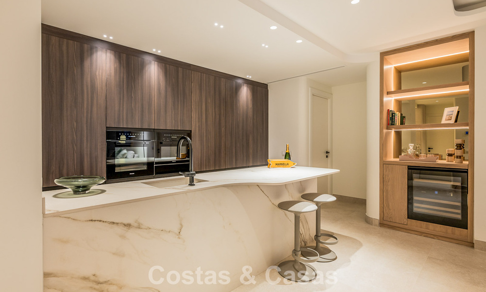 Gerenoveerd penthouse met zeezicht te koop aan het strand op de New Golden Mile tussen Marbella en Estepona 785315