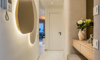 Gerenoveerd penthouse met zeezicht te koop aan het strand op de New Golden Mile tussen Marbella en Estepona 785316 