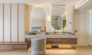 Gerenoveerd penthouse met zeezicht te koop aan het strand op de New Golden Mile tussen Marbella en Estepona 785321 