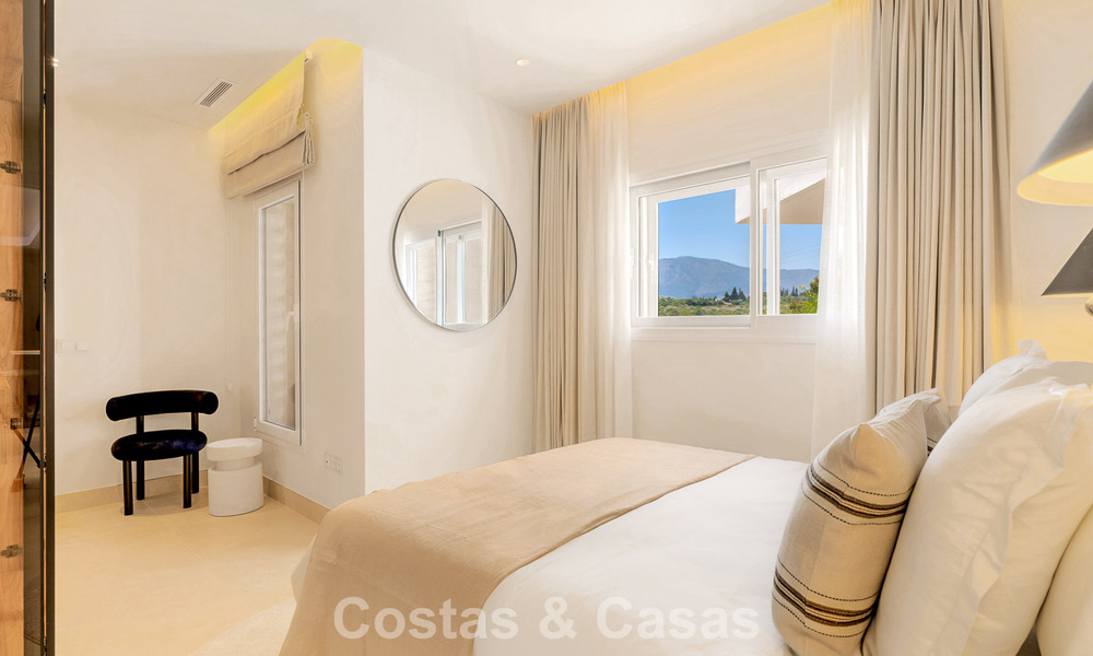 Gerenoveerd penthouse met zeezicht te koop aan het strand op de New Golden Mile tussen Marbella en Estepona 785322