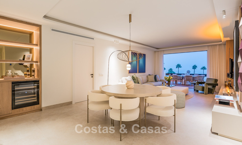 Gerenoveerd penthouse met zeezicht te koop aan het strand op de New Golden Mile tussen Marbella en Estepona 785324