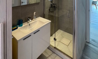 Ruime, instapklare woning met zeezicht te koop, grenzend aan het strand, nabij Estepona stad 785465 