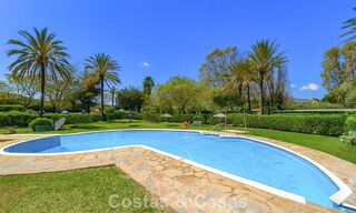 Ruime, instapklare woning met zeezicht te koop, grenzend aan het strand, nabij Estepona stad 785471 
