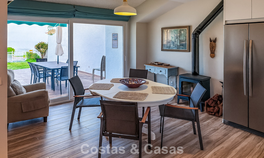 Ruime, instapklare woning met zeezicht te koop, grenzend aan het strand, nabij Estepona stad 785472