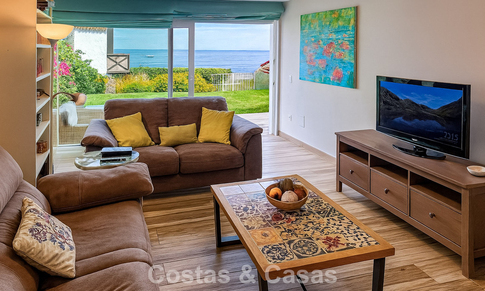 Ruime, instapklare woning met zeezicht te koop, grenzend aan het strand, nabij Estepona stad 785484