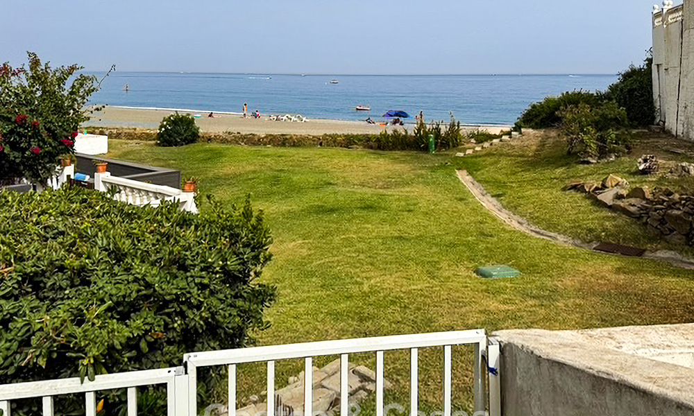 Ruime, instapklare woning met zeezicht te koop, grenzend aan het strand, nabij Estepona stad 785485