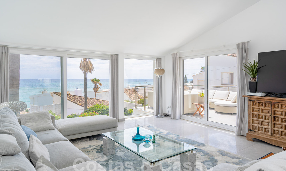 Charmante woningen te koop in een eerstelijns strandurbanisatie nabij Estepona stad 808311