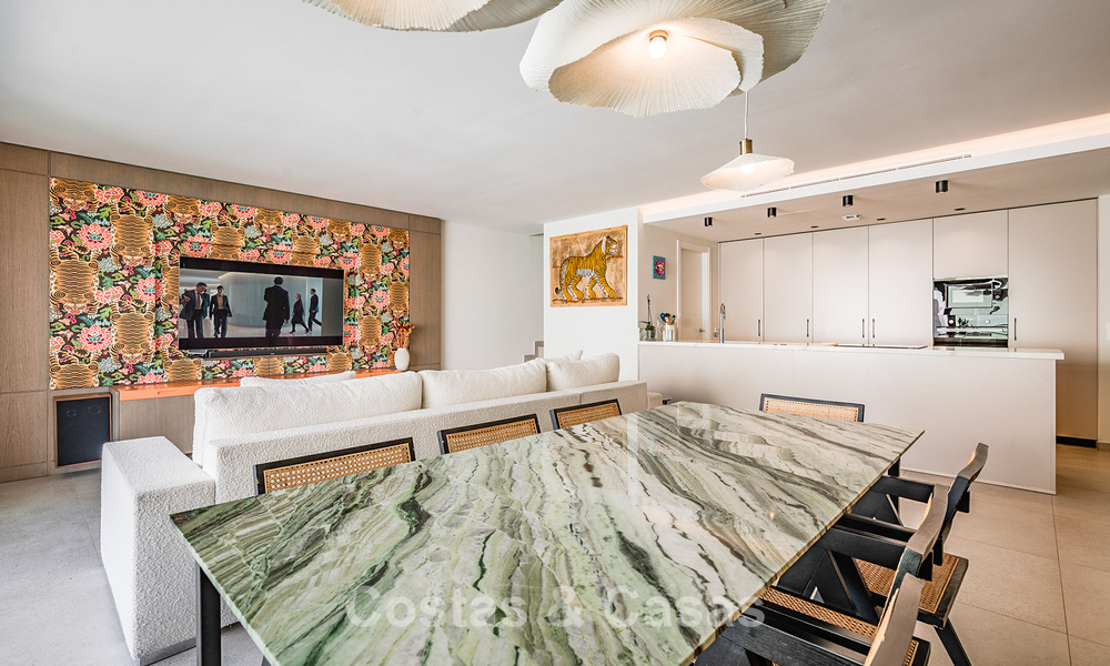 Eigentijds luxe penthouse met ruim dakterras te koop dicht bij alle voorzieningen en het centrum van San Pedro, Marbella 785487