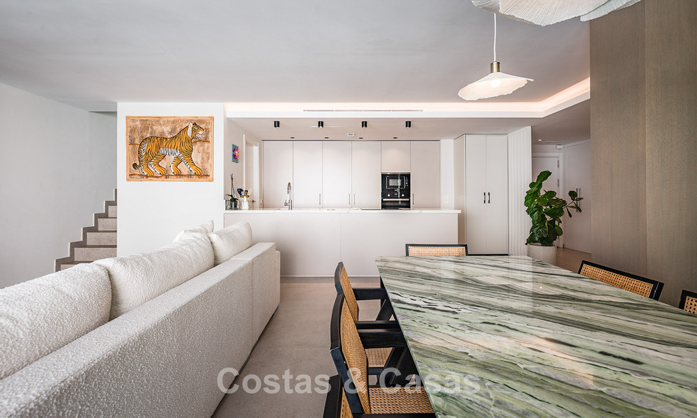 Eigentijds luxe penthouse met ruim dakterras te koop dicht bij alle voorzieningen en het centrum van San Pedro, Marbella 785488