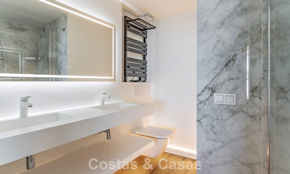 Eigentijds gerenoveerd 3-slaapkamer appartement met open zeezicht te koop aan de oostkant van Marbella centrum 785507