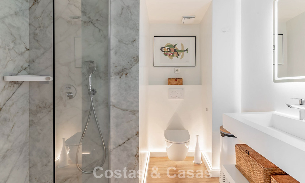 Eigentijds gerenoveerd 3-slaapkamer appartement met open zeezicht te koop aan de oostkant van Marbella centrum 785508