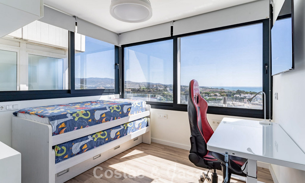 Eigentijds gerenoveerd 3-slaapkamer appartement met open zeezicht te koop aan de oostkant van Marbella centrum 785513