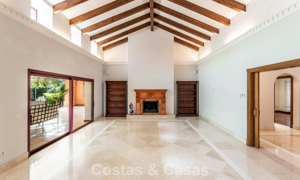 Royale, Spaanse luxevilla te koop in een afgeschermde villawijk aan Marbella’s Golden Mile 785683