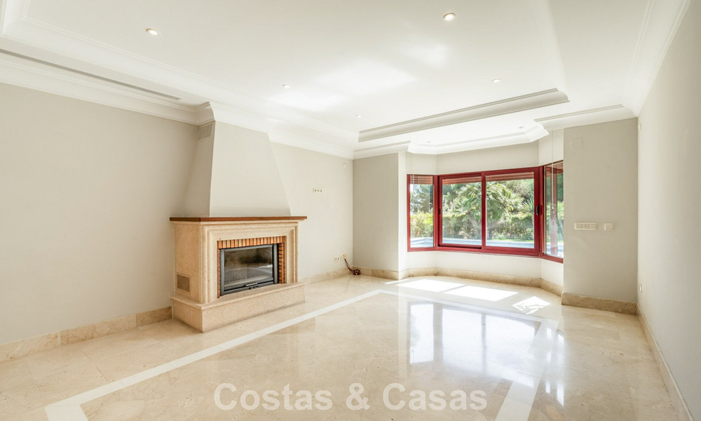 Royale, Spaanse luxevilla te koop in een afgeschermde villawijk aan Marbella’s Golden Mile 785684