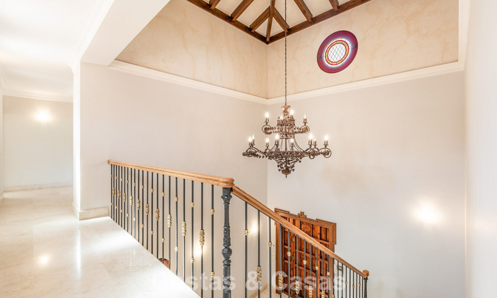 Royale, Spaanse luxevilla te koop in een afgeschermde villawijk aan Marbella’s Golden Mile 785685