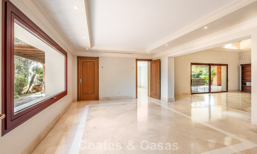 Royale, Spaanse luxevilla te koop in een afgeschermde villawijk aan Marbella’s Golden Mile 785695