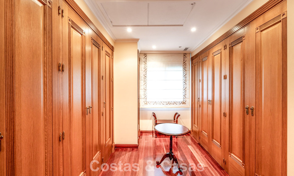 Royale, Spaanse luxevilla te koop in een afgeschermde villawijk aan Marbella’s Golden Mile 785697