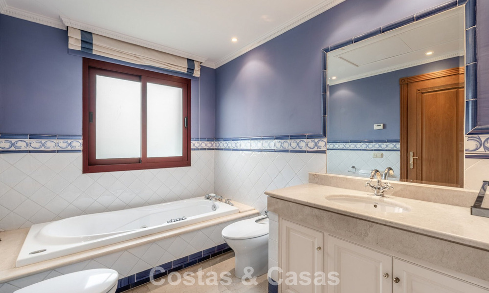 Royale, Spaanse luxevilla te koop in een afgeschermde villawijk aan Marbella’s Golden Mile 785700