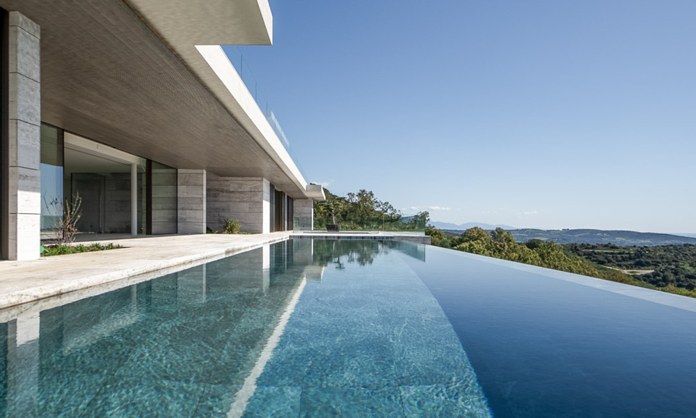 Nieuwe, high-end luxevilla te koop met zeezicht in een gated en permanent bewaakte villawijk van Sotogrande, Costa del Sol 785640