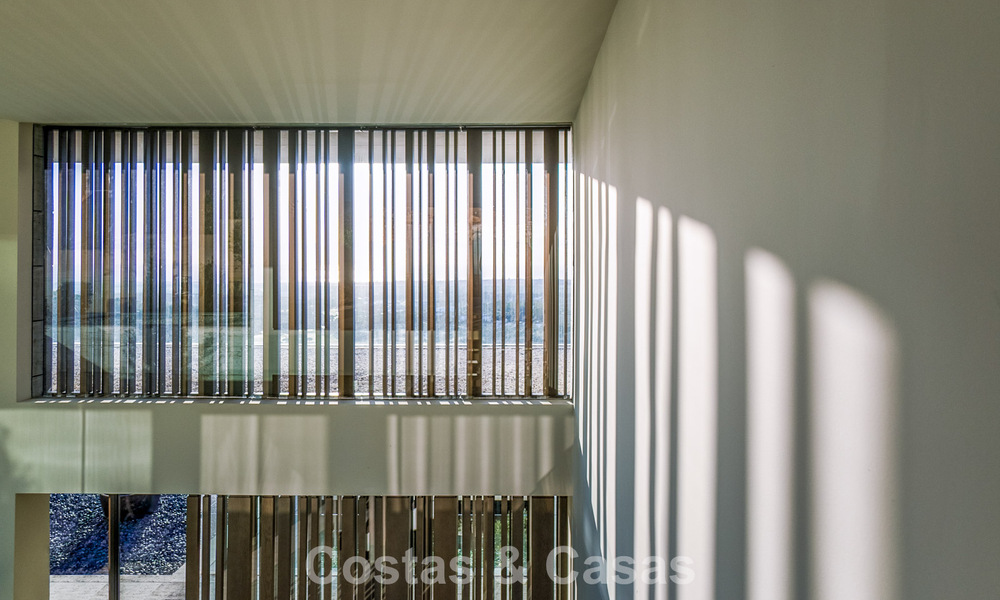 Nieuwe, high-end luxevilla te koop met zeezicht in een gated en permanent bewaakte villawijk van Sotogrande, Costa del Sol 785645