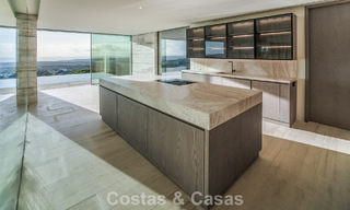 Nieuwe, high-end luxevilla te koop met zeezicht in een gated en permanent bewaakte villawijk van Sotogrande, Costa del Sol 785647 