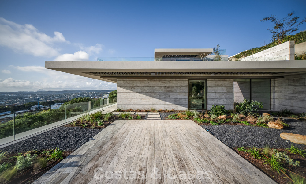 Nieuwe, high-end luxevilla te koop met zeezicht in een gated en permanent bewaakte villawijk van Sotogrande, Costa del Sol 785654
