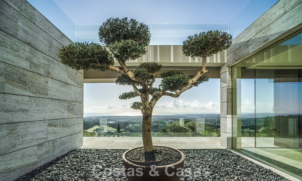 Nieuwe, high-end luxevilla te koop met zeezicht in een gated en permanent bewaakte villawijk van Sotogrande, Costa del Sol 785658