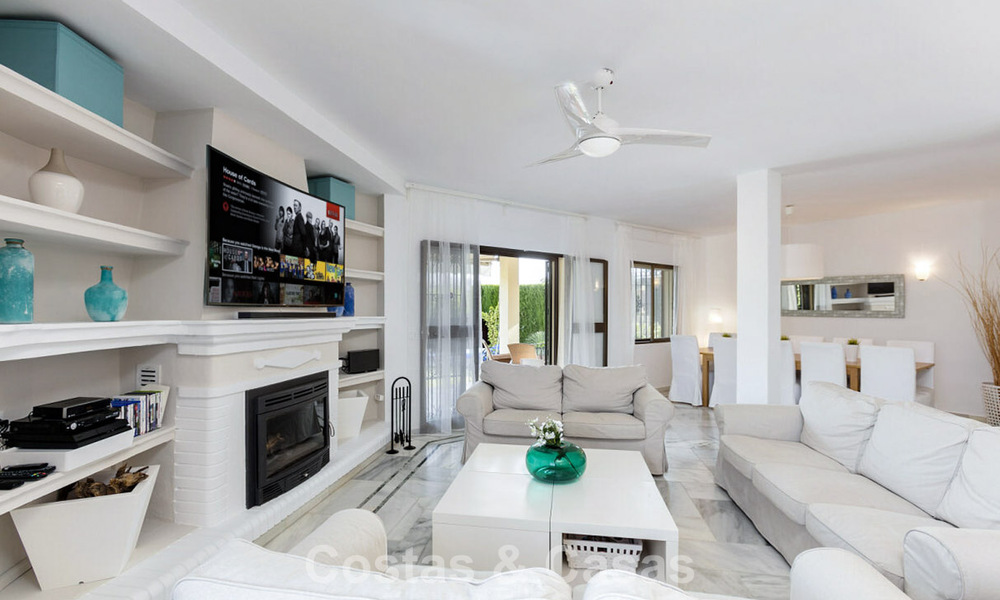 Prachtige, 6-slaapkamer villa te koop, direct aan de Los Naranjos Golf Club in Nueva Andalucia, Marbella 785725