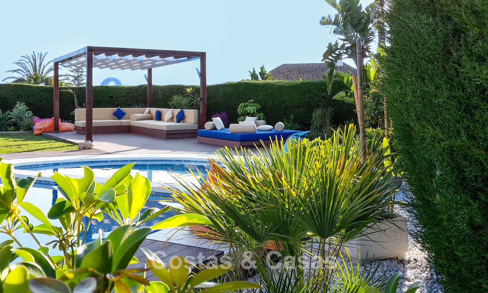 Prachtige, 6-slaapkamer villa te koop, direct aan de Los Naranjos Golf Club in Nueva Andalucia, Marbella 785726